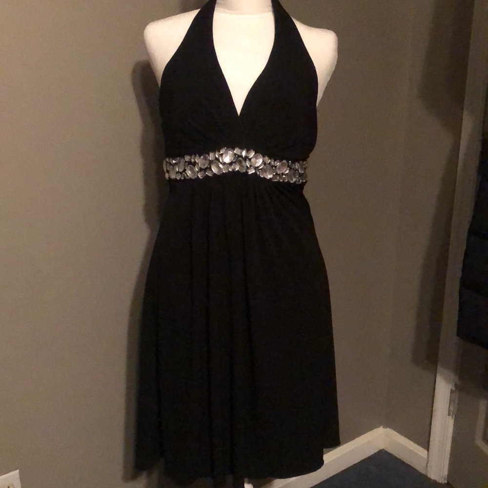 Leave them Speechless in this Sexy & sparkly cocktail dress ❤️